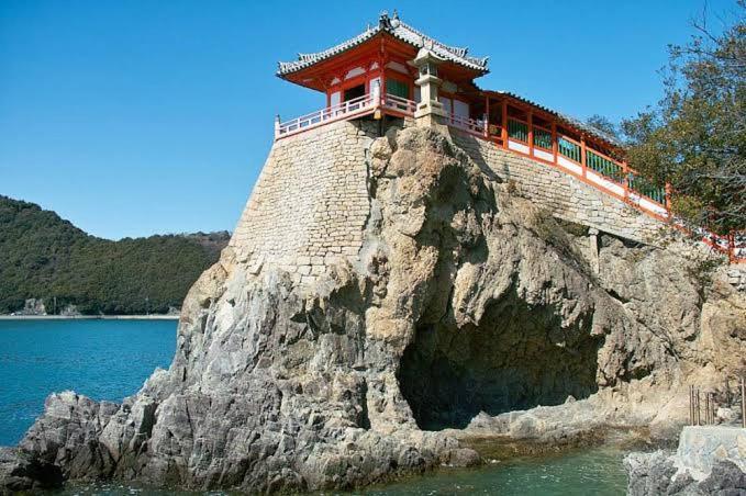 城跡石垣上の絶景古民家宿 鞆城茶屋庵 Tomo Extérieur photo